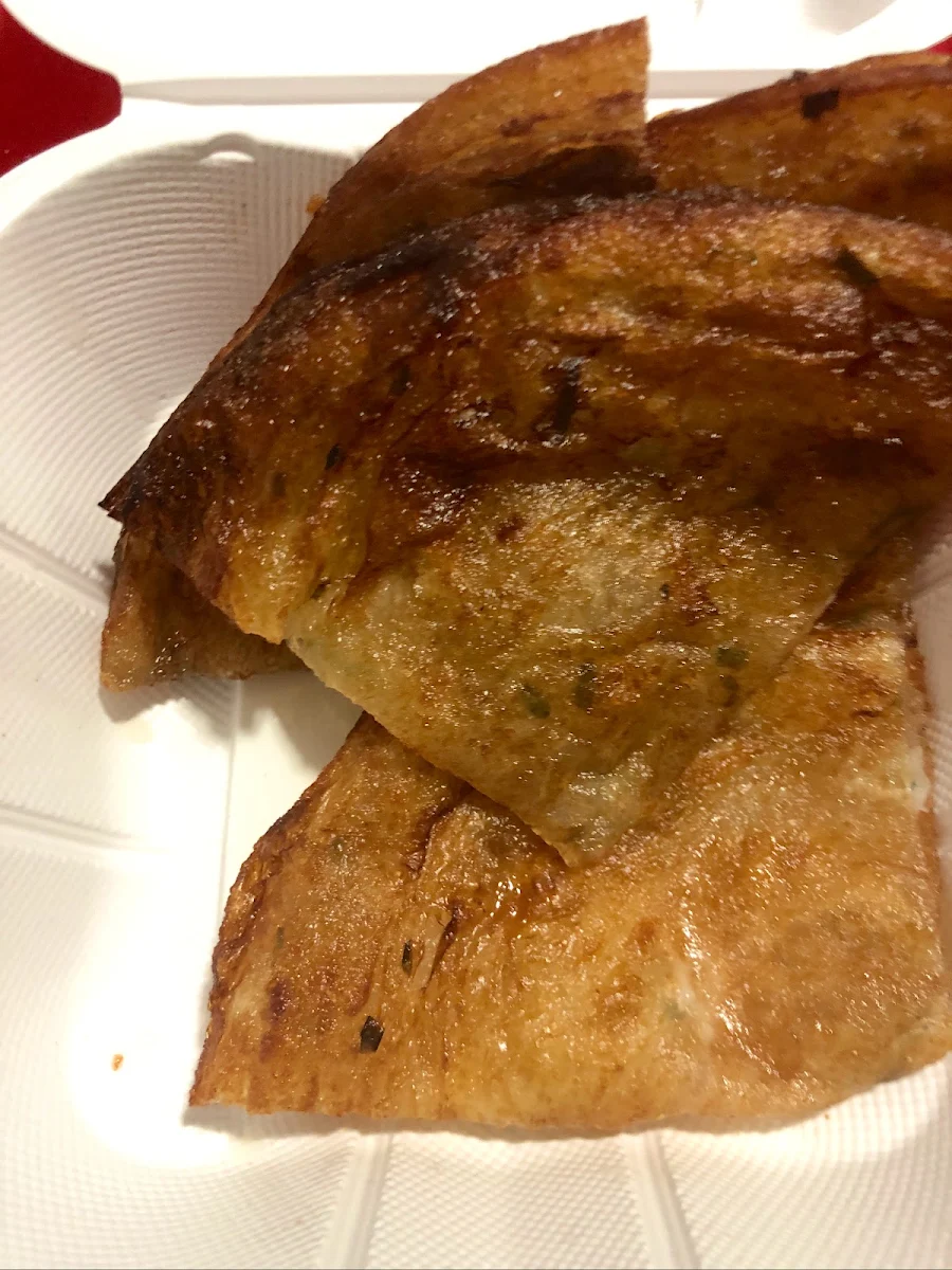 锅贴 Fried Pork Dumplings 6